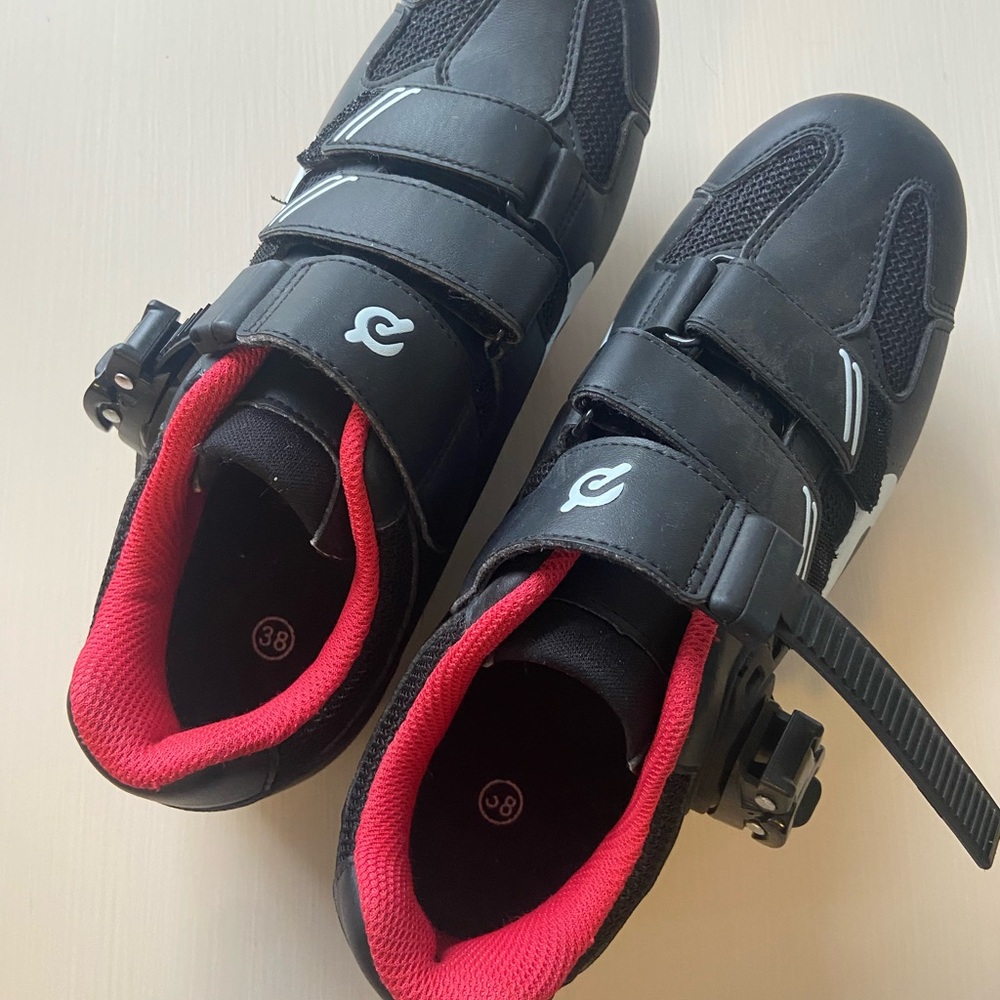 Peloton Black Cycling Shoes with Red Interior Size 7 Ladies.